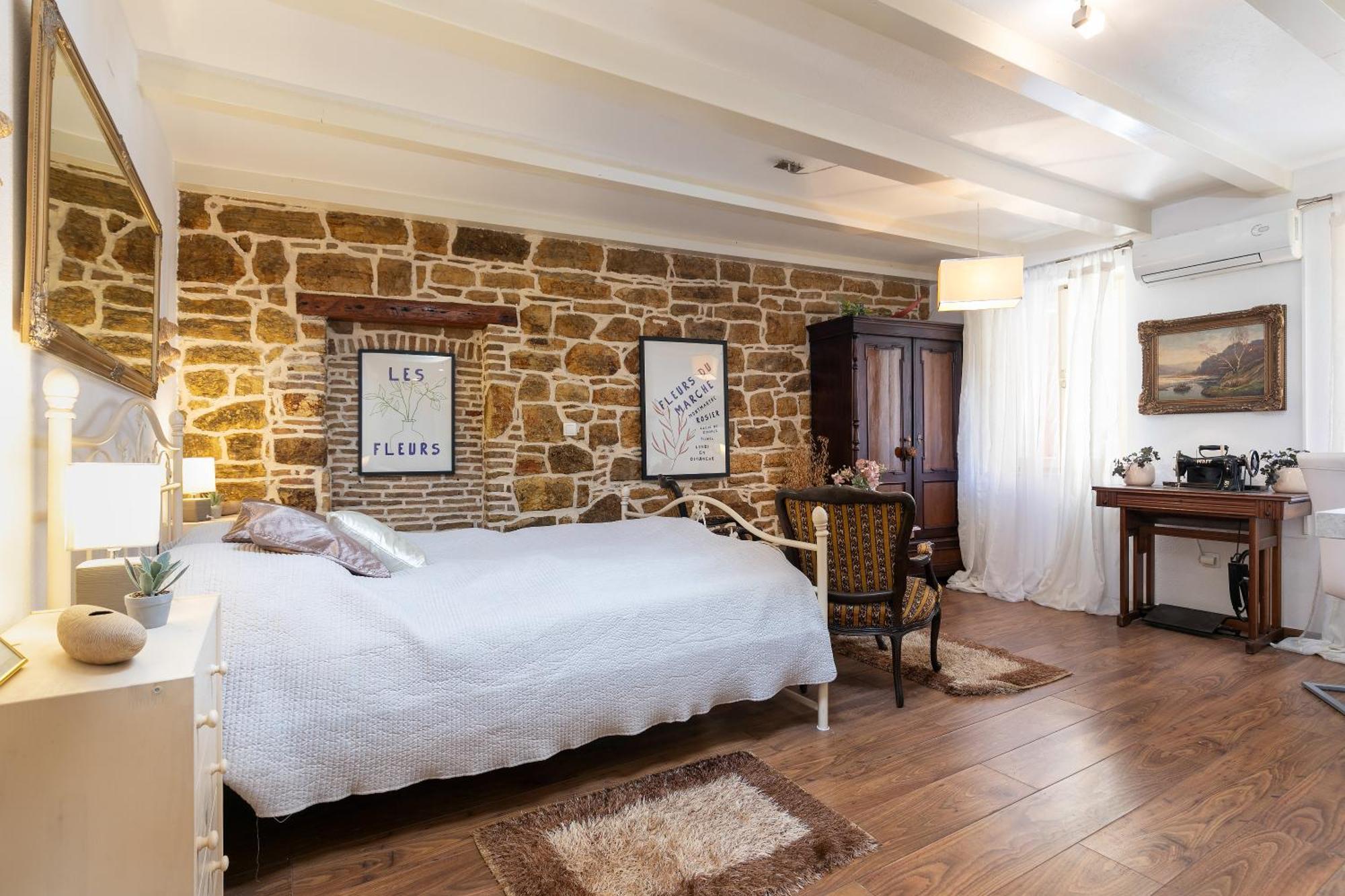Duplex Camelia In Charming Old Town Apartman *